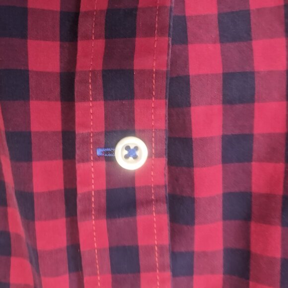 Gap Size Large Blue and Red Checkered Long Sleeved Button Down - Picture 14 of 16